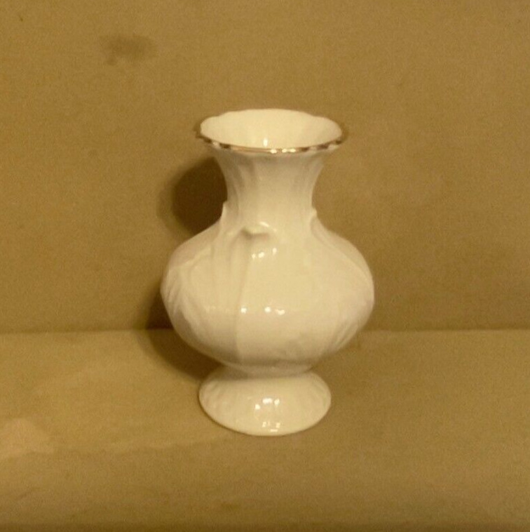 Small Contemporary Lenox Vase. 4 1/2