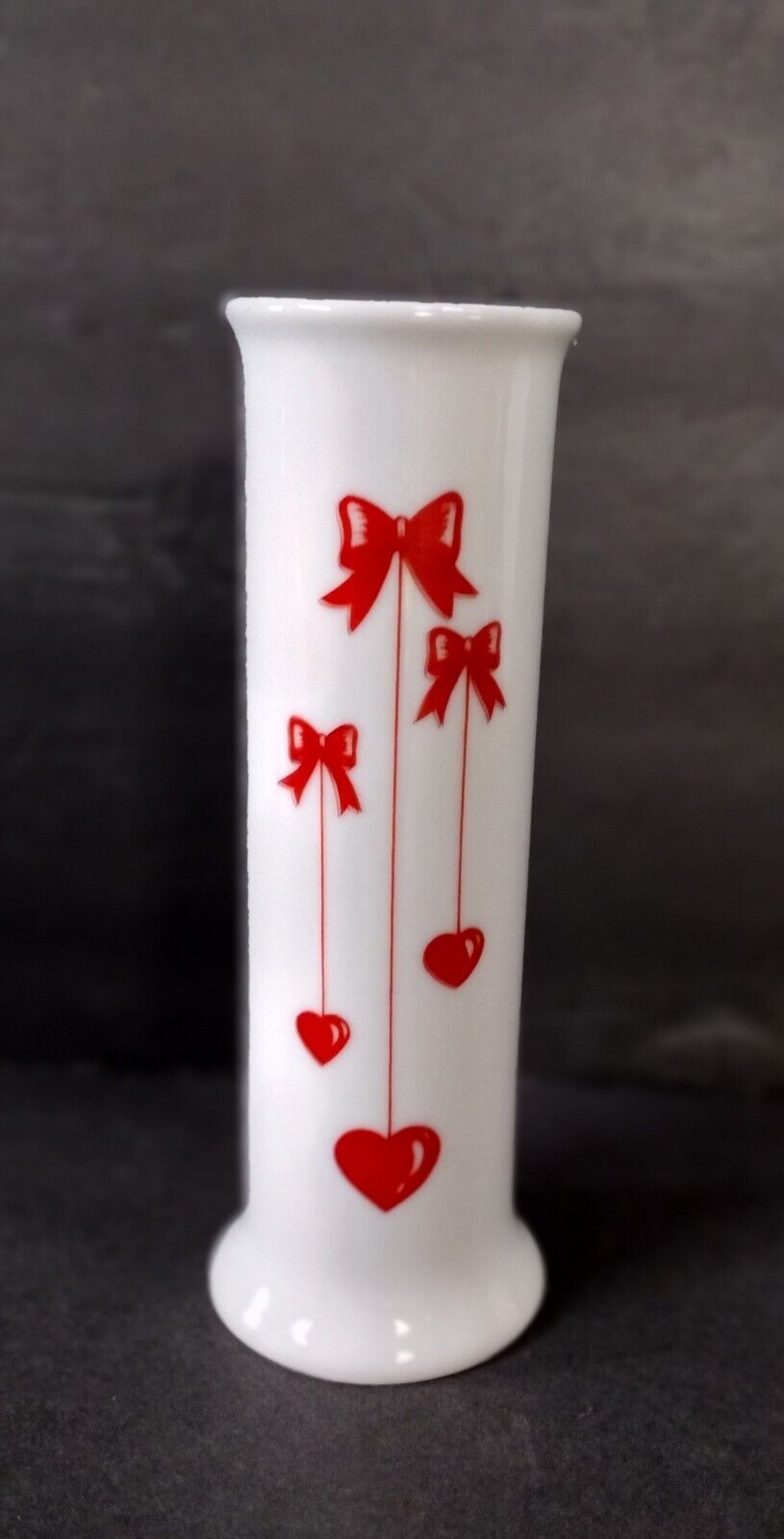 FTDA White Ceramic Vase With Red Bows & Hearts 6-7/8